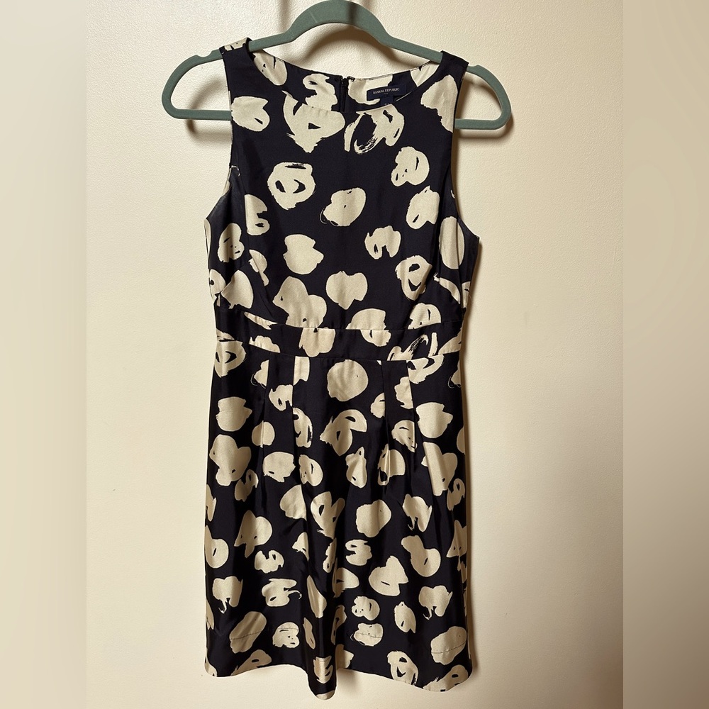 Banana republic silk lines dress.  Comfy, and elegant